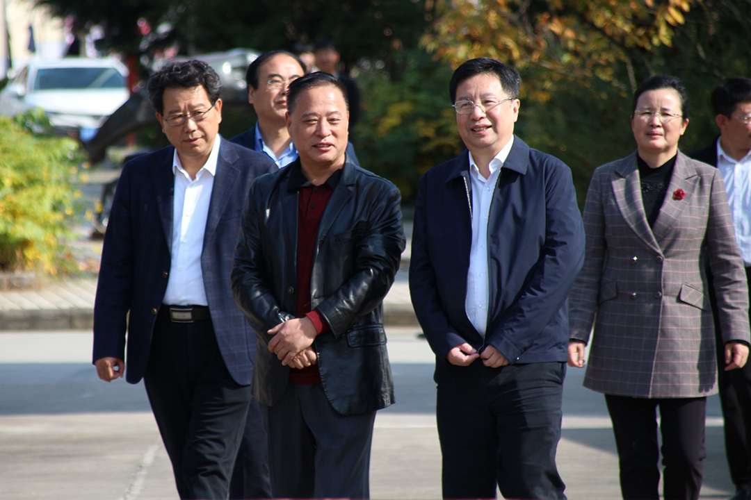 1605681217.jpg 中共陕西省委副书记胡衡华光临J9集团药业调研项目建设情况 拷贝.jpg