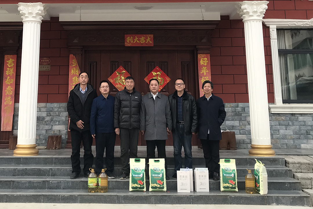 河惫嘏家口市场一线将士范培宁眷属.jpg